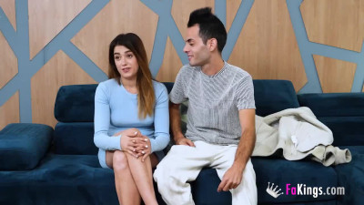 Dainty Valentina Lapiedra and Valentina's ffm in threesome dirt
