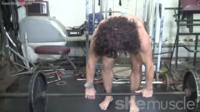 Delicate Annie at female bodybuilder porn