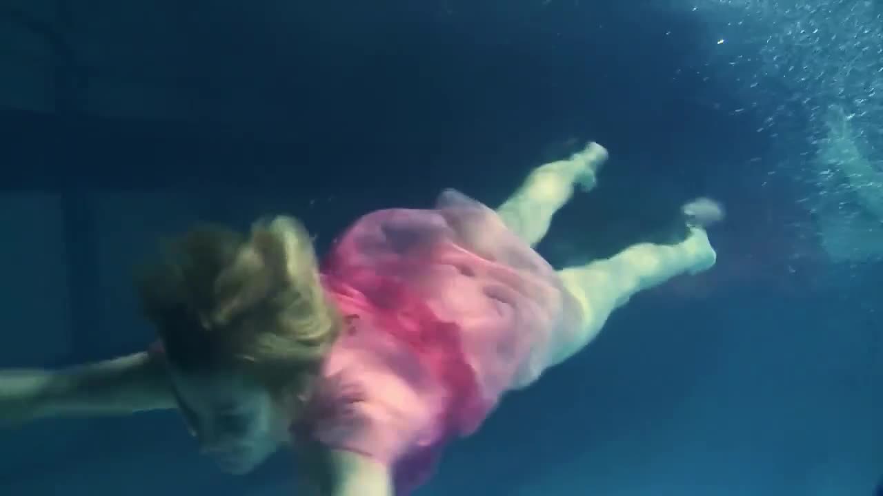 Sugar's swimming pool sex by Underwater Show Free Porn Videos | BestPornHubs.