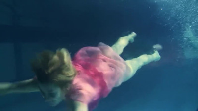 Sugar's swimming pool sex by Underwater Show