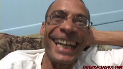 Flirtatious Ramon and Richard Mann's pussy to mouth action