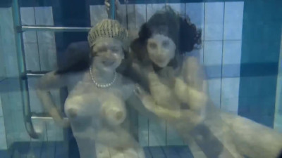Underwater Show featuring fem's tiny action