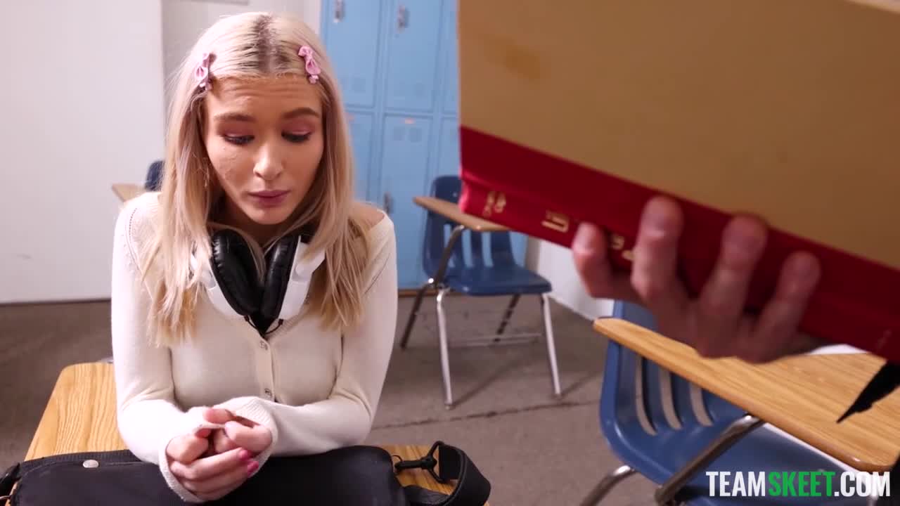 Emma's medium size tits xxx Free Porn Videos | BestPornHubs.