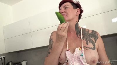 Gia R's amateur xxx by Karup's Older Women