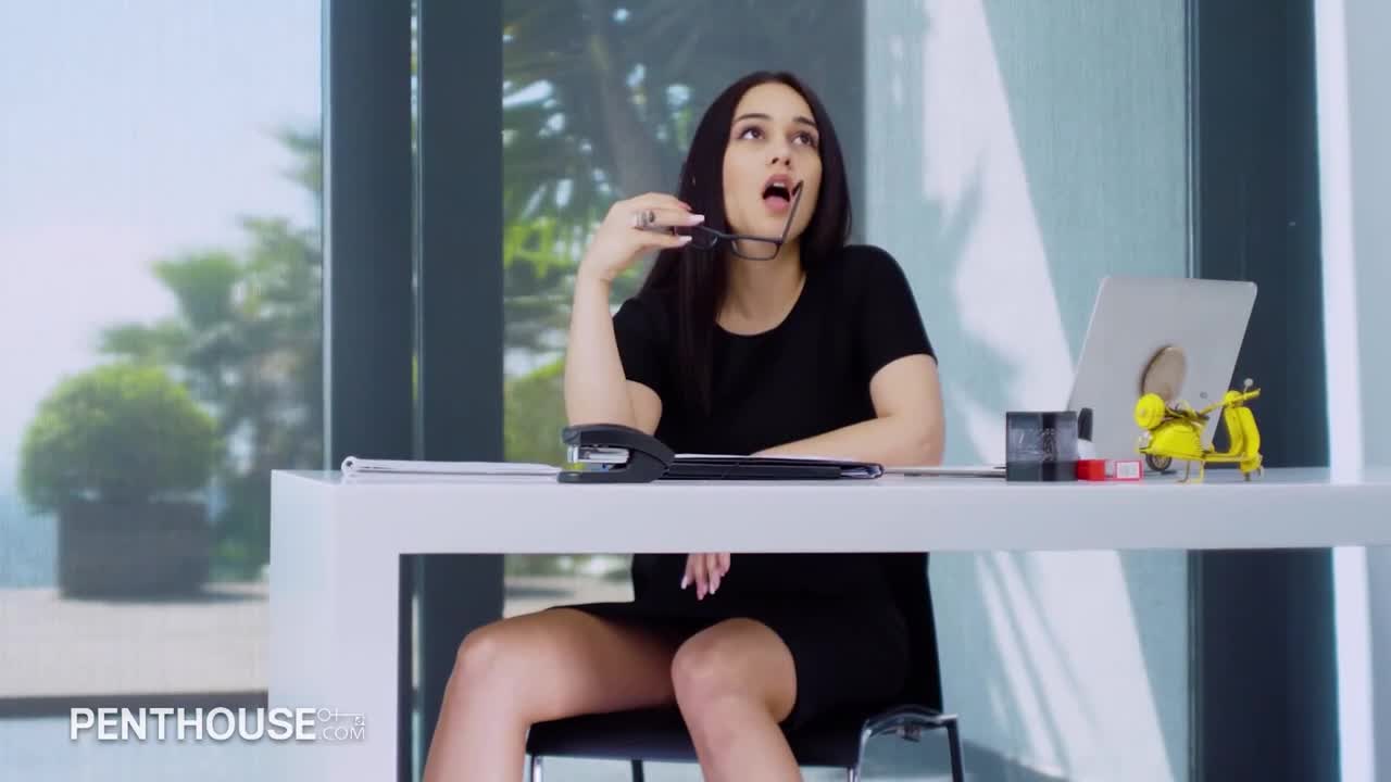 Glamour porn sex with randy Ginebra Bellucci from Penthouse Free Porn Videos | BestPornHubs.