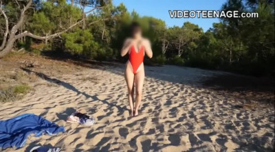 Comely tomato's beach smut