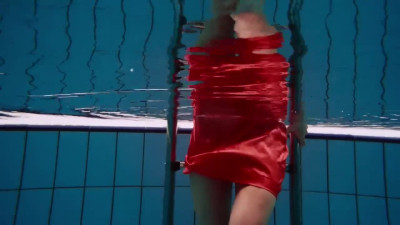 Avenna dirt with playful siren from Underwater Show