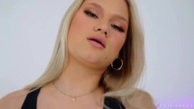 Noble Harley King at double blowjob scene