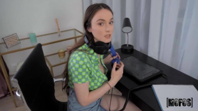 Luring Hazel Moore's blowjob xxx