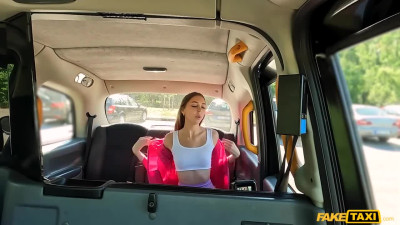 Hottie Mary Popiense's backseat dirt
