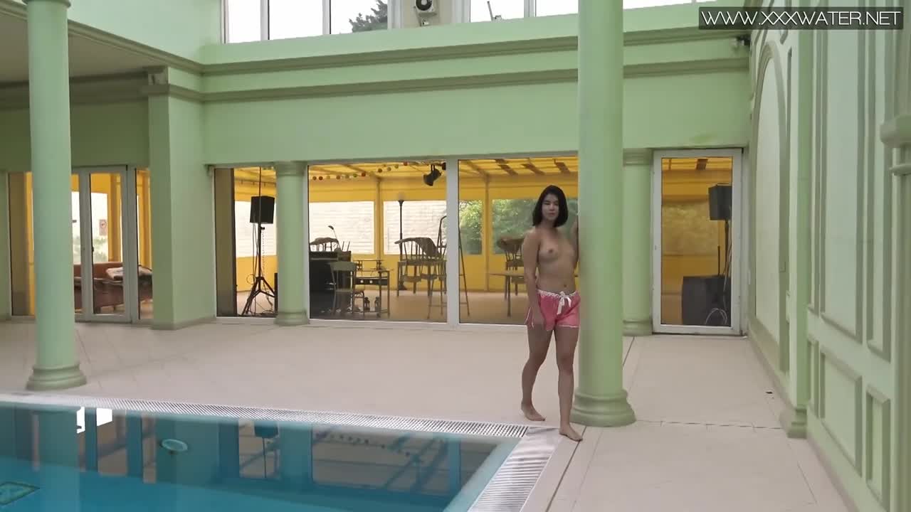 Underwater Show featuring Lady Dee's bikini video Free Porn Videos | BestPornHubs.