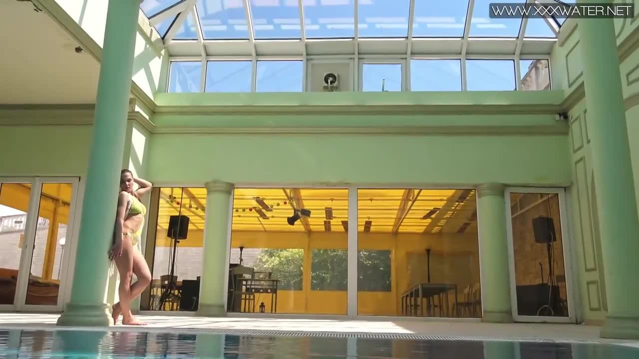 Nicole's underwatershow xxx Free Porn Videos | BestPornHubs.