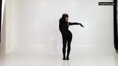 Flexy Teens - stretching legs movie