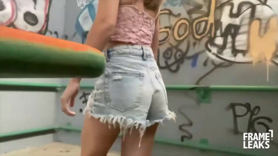 Provocative Sara Bell - standing fuck dirt - Frameleaks