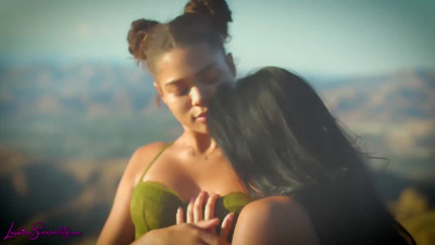 Come-hither Ember Snow and Michelle Anderson's ebony scene