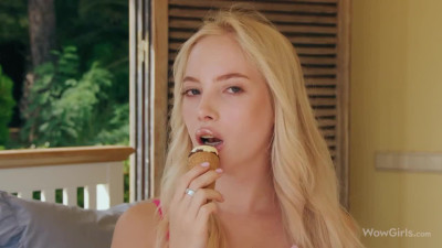 Explosive Emma White - stripping smut - WOW Girls