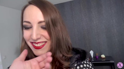 Heavy On Hotties featuring Liz Rainbow's face slapping movie