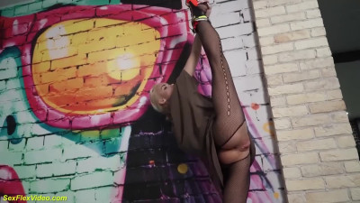 Watch innocent Lara Frost's sex