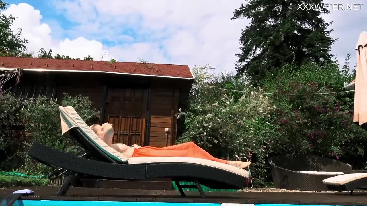 Underwater Show - solo female trailer Free Porn Videos | BestPornHubs.