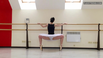Fiery baby doll - flexible gymnast movie - Flexy Teens