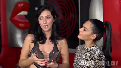 Pornstar xxx with bendy Apolonia LaPiedra from Premium Bukkake