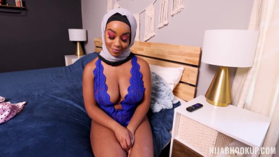 Watch mysterious Lily Starfire's dirt