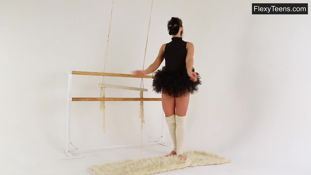 Erotic hussy's backbends action Free Porn Videos | BestPornHubs.