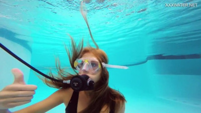Horny porn with erotic tootsie from Underwater Show
