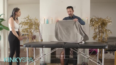 Kinky Spa - babe trailer