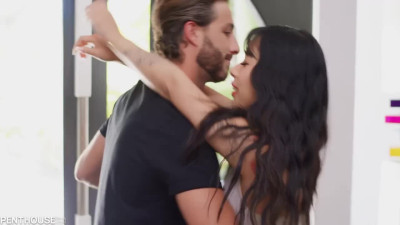 Squeaky Elle's pussy licking scene