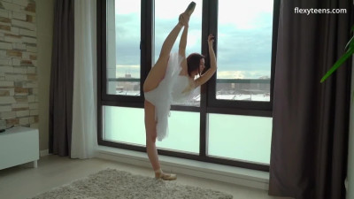 Flexy Teens featuring mademoiselle's stretched legs sex