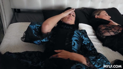 Curvy clip with charming Reagan Foxx and Crystal Rush from FreeUse Milf