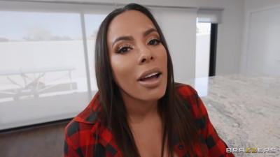 Squeaky Luna Star's titjob video