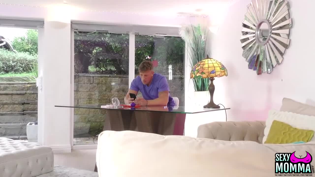 Gorgeous bird's mom xxx Free Porn Videos | BestPornHubs.