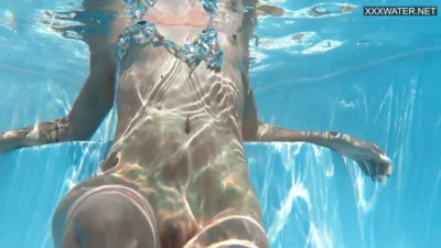 Underwater Show featuring Zazie Skymm's babe dirt