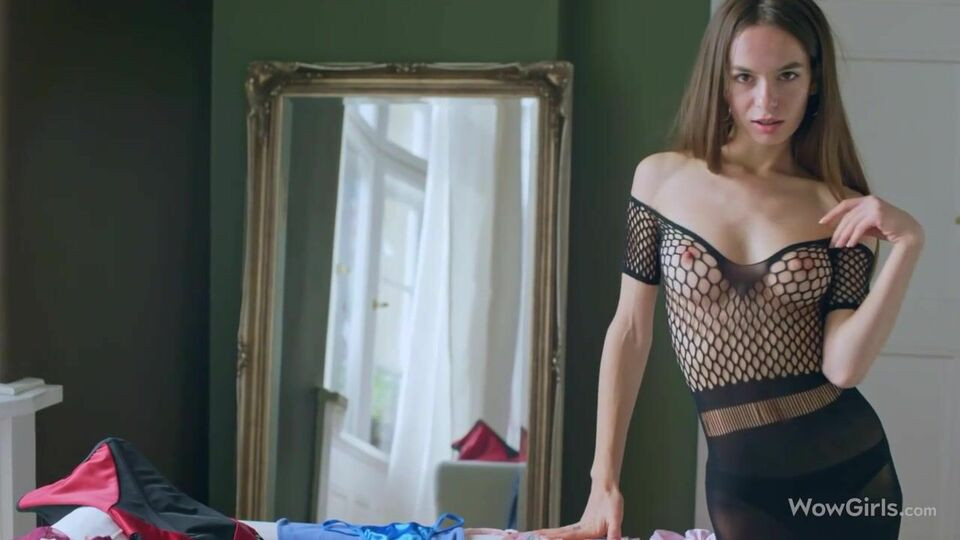 Wet Debora's straight hair scene Free Porn Videos | BestPornHubs.