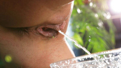 Bendy Eva Brown - posing scene - Wet and Pissy