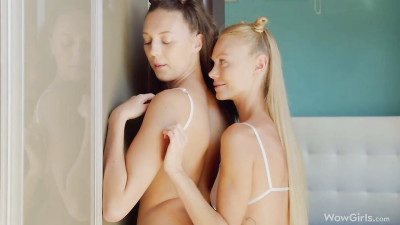 WOW Girls - fingering smut