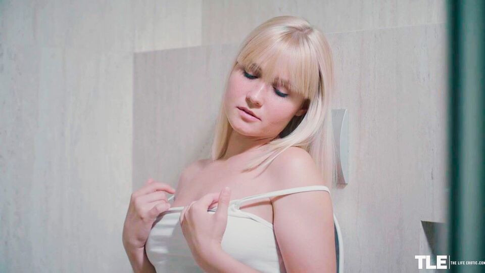 Lucretia K's bathroom porn by TLE Free Porn Videos | BestPornHubs.