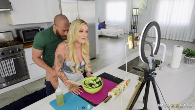 Glamour Kali Roses at kitchen trailer