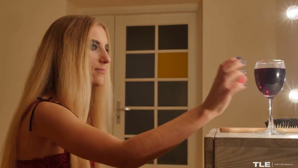 Seductive Kerry Bradshow's natural tits video Free Porn Videos | BestPornHubs.