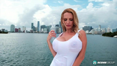 Flirtatious Billi's big tits movie