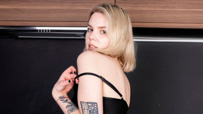 Elite Hannah G's small tits scene