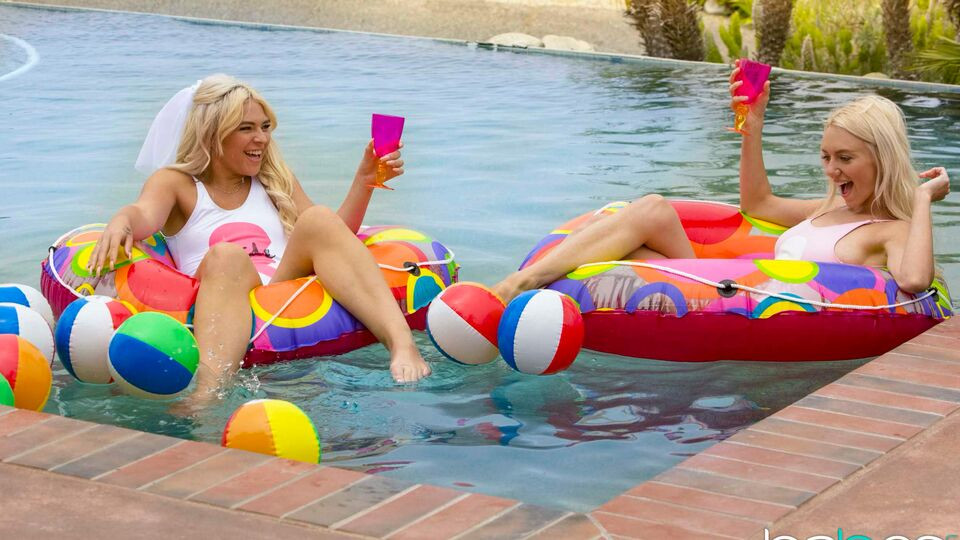 Sassy Rharri Rhound and Molly Mae's outdoor trailer Free Porn Videos | BestPornHubs.