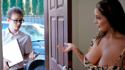 Milf movie with hypnotic Sophie Ryan from Reality Junkies