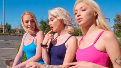 Lustful Sia and Dixie's tattoo trailer