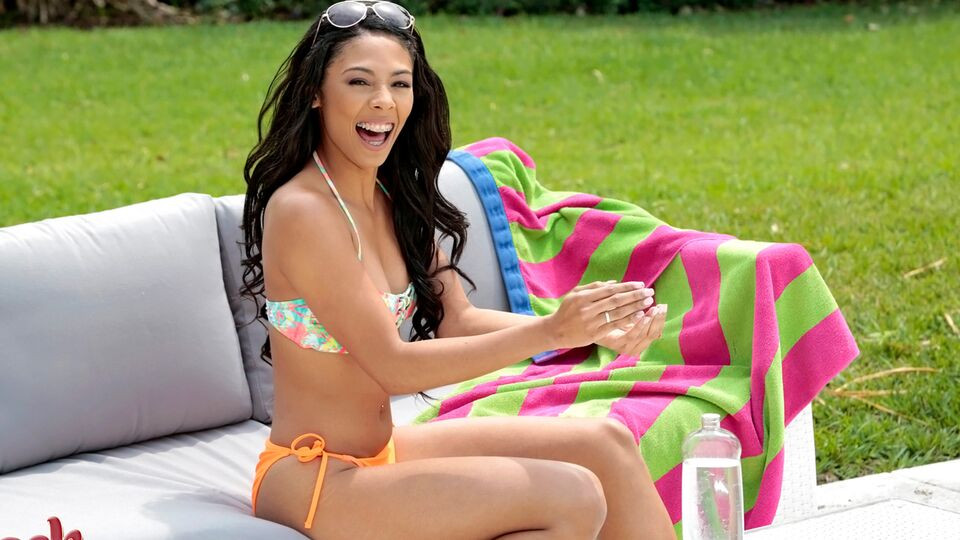 Bouncy Nia Nixon's on the sofa xxx Free Porn Videos | BestPornHubs.