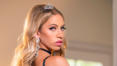 Watch flirtatious Khloe Kapri's xxx