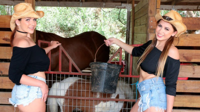Bouncy Ivy Rose and Veronica Valentine - teen dirt - BFFs