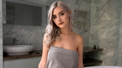 Dainty Eva Elfie - masturbation trailer - Shower Solos